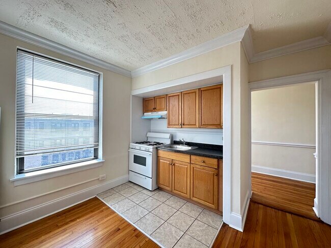 Photo - 2737 N Spaulding Ave Unit 803