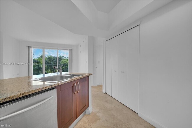 Photo - 2 br, 2 bath Condo - 19900 E Country Club ... Unit Apt 308