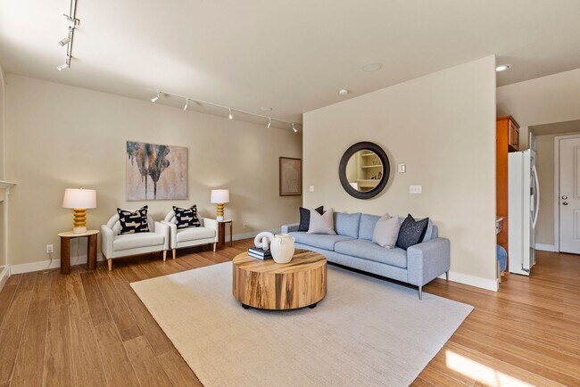 Photo - Beautiful 3BR Townhome with Private Patio & Oversized Garage in Shoreline