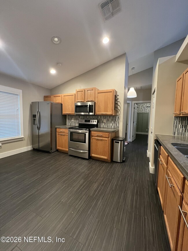 Photo - 1115 Main St