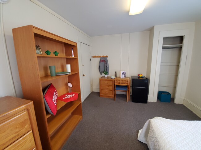 Room 21 - 210 Dryden Rd Apartments