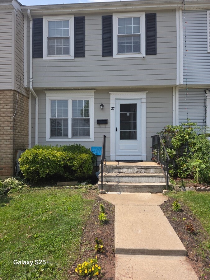 Photo - 27 N Pendleton Ct