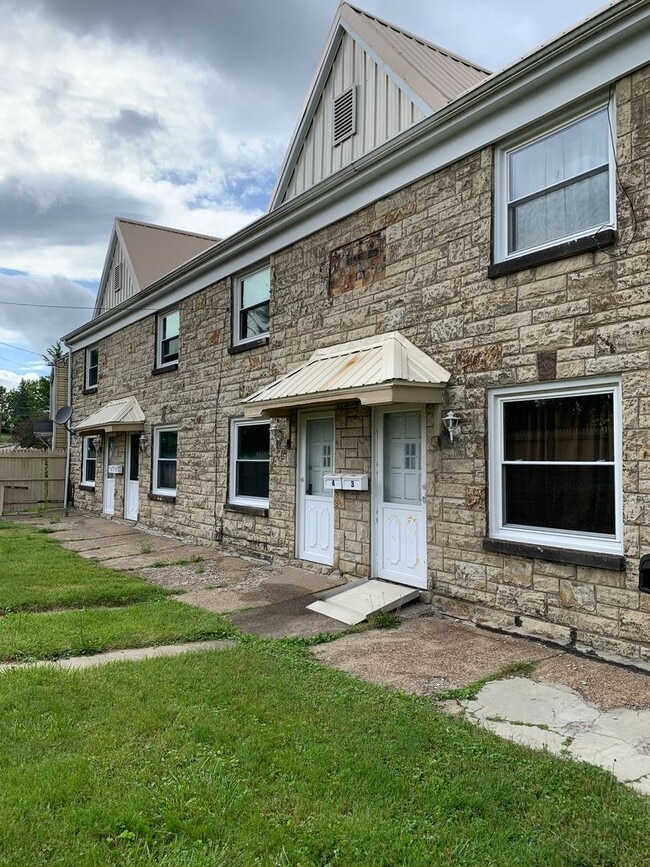 Building Photo - 3265 Sunset Blvd Unit Apt 4