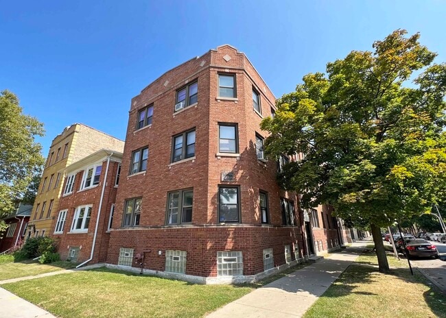 Building Photo - 2716 W Rosemont Ave Unit 2