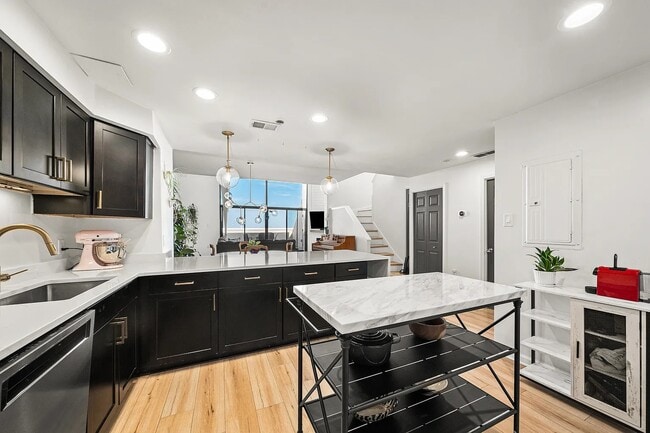 1301 N Courthouse Rd Unit 1807