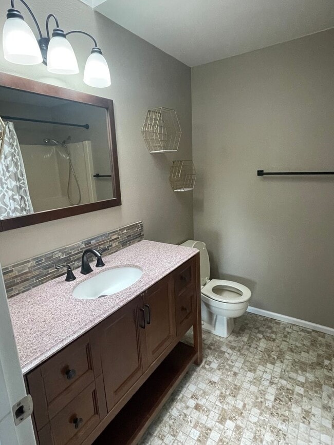 Photo - ***PENDING APPLICATION***Fantastic 3 Bedroom Home with Fenced Yard and Garage!