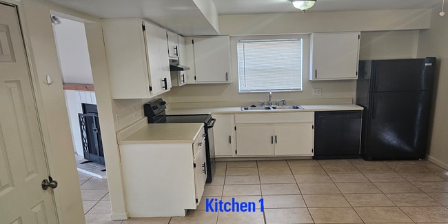 Photo - 115 Longacre Dr