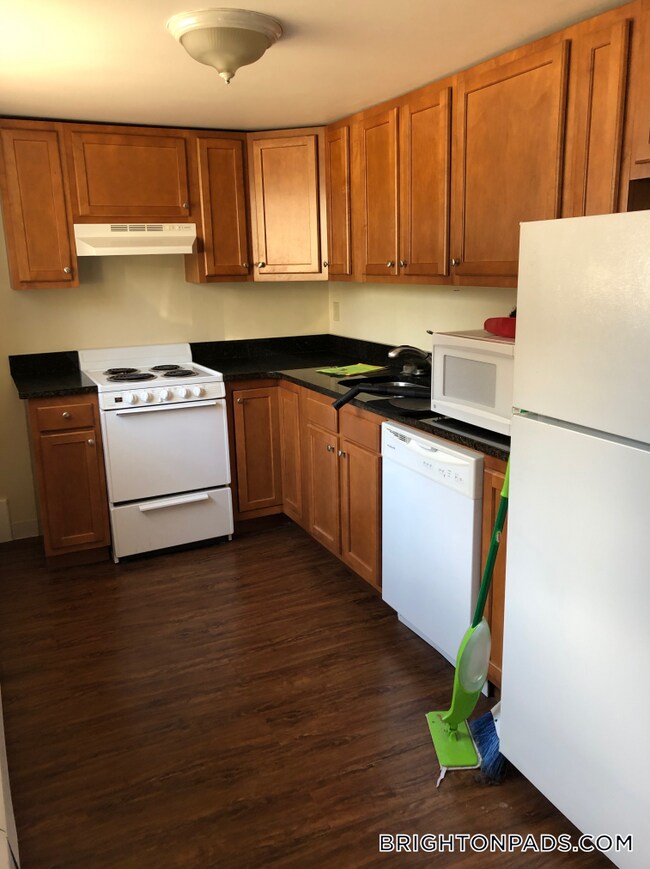 61 Selkirk Rd Unit 1
