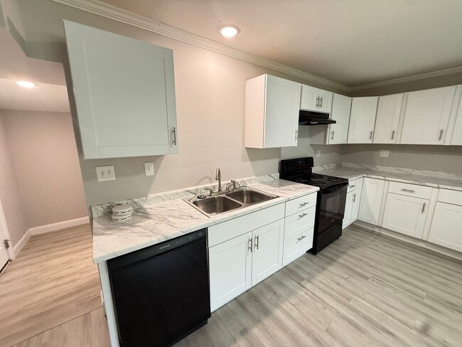Photo - 3 Bed 1 Bath Springfield, MO