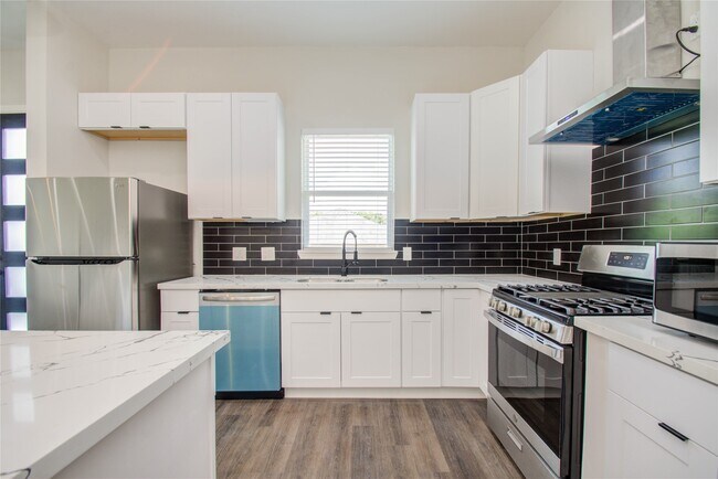 Photo - 4916 Sunbeam St