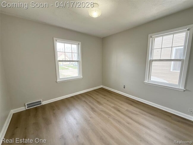 Photo - 24411 Union St