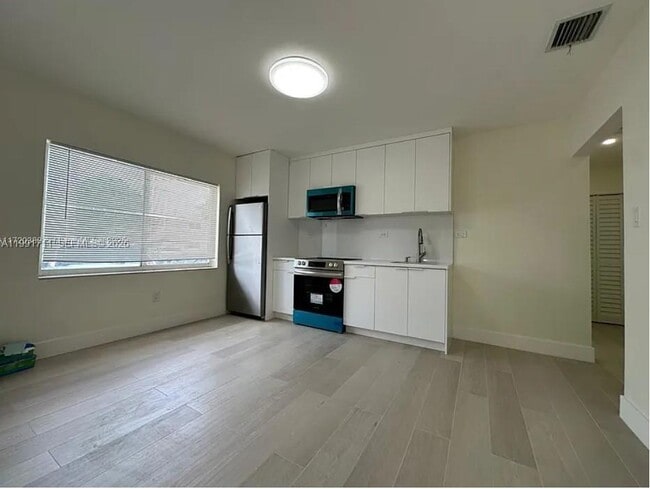 Photo - 1514 SW 6th St Unit 4