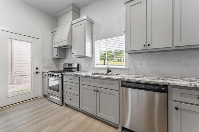 Photo - 1333 S Duncan Ave Unit 1