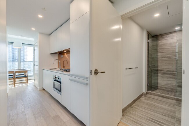 Photo - 1480 Howe St