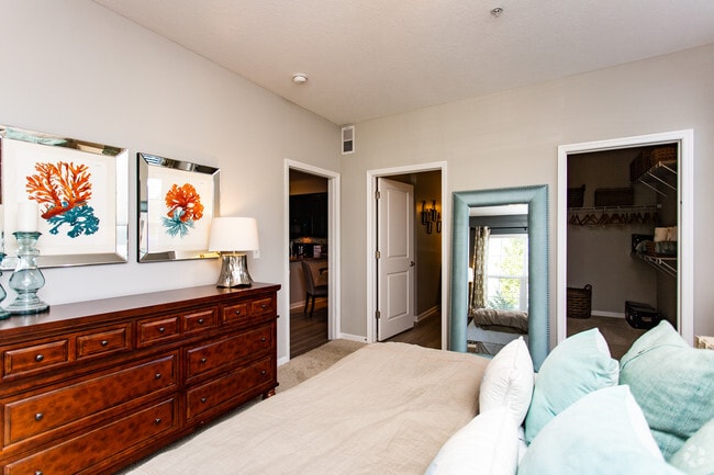 2BR, 2BA - 1,053 SF - Suite B - Madison Park