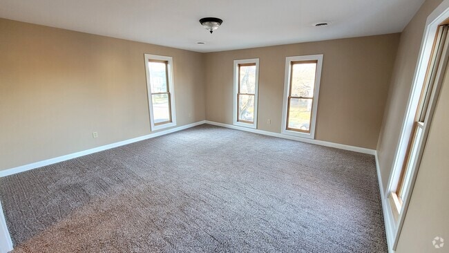 Building Photo - 502 E Vine St Unit Upper Rental