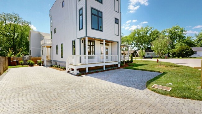Photo - NEW BUILD with Rooftop!