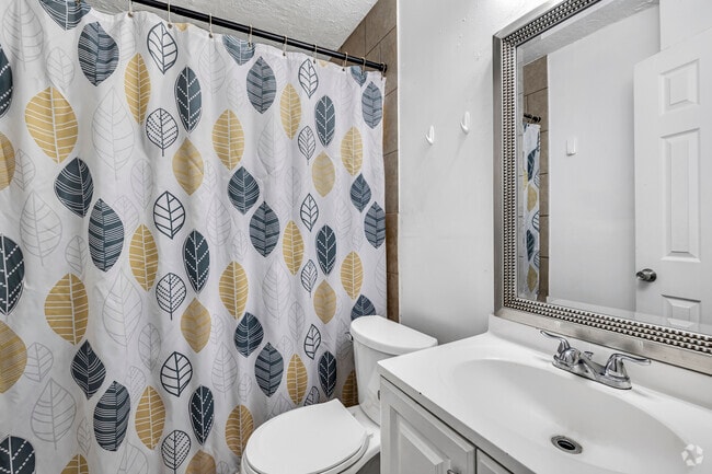 1BR, 1BA - 550SF - Bathroom - Ashley Apartments