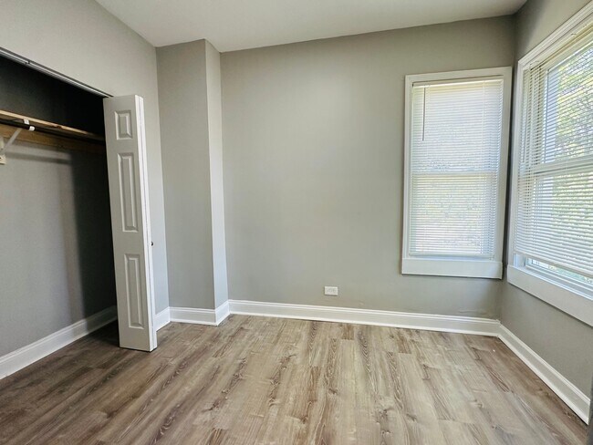 5350-5352 W Division St Unit 5350-2R
