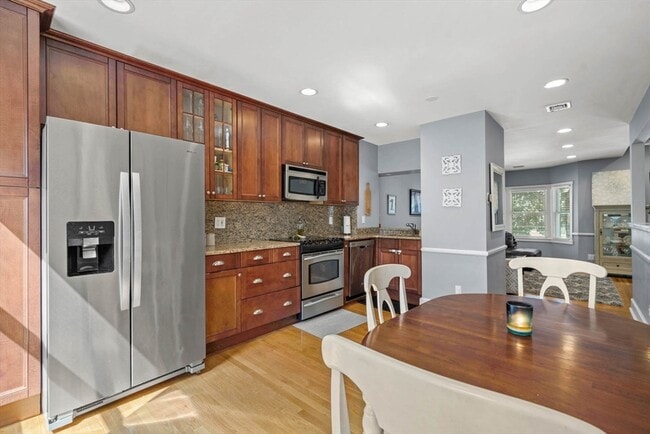 Building Photo - 171 H St Unit 2