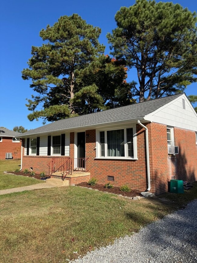 Building Photo - Charming 3 bedroom home in West End Manor ...