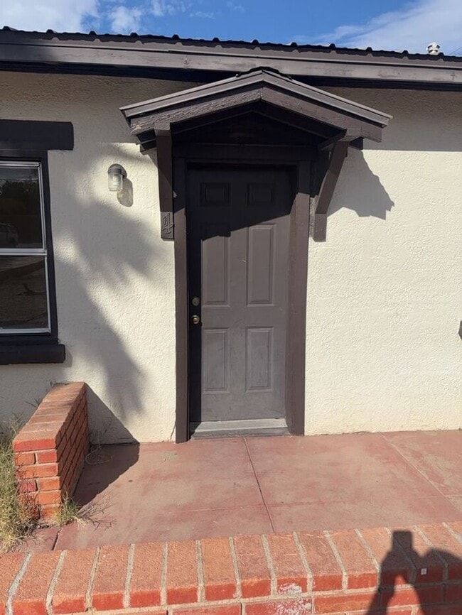 Building Photo - Bright, easy living at this charming 1 bed, 1 bath