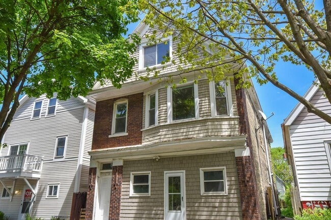 Photo - 2772 N Bremen St