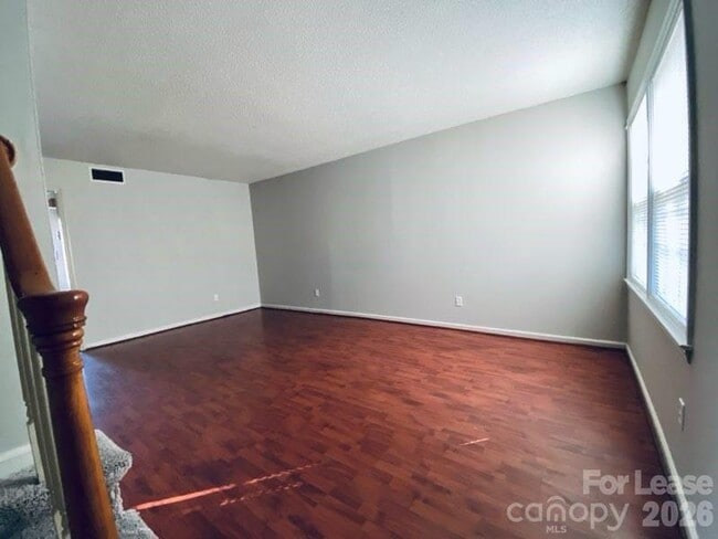 Photo - 4657 Old Lantern Way