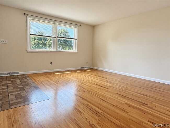 Photo - 220 Garden Pkwy