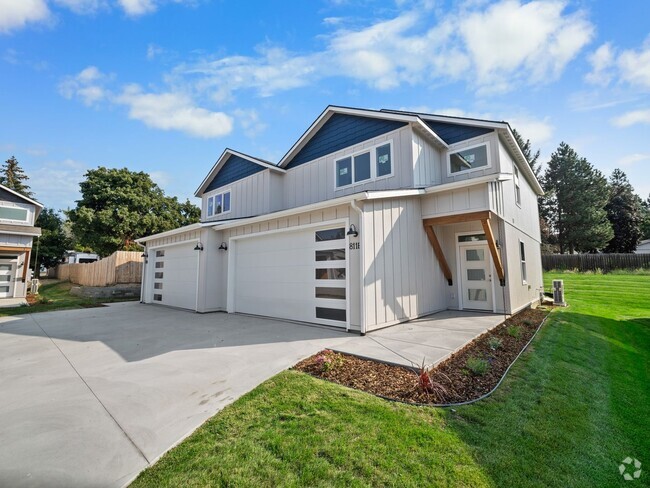 Building Photo - Available Now - Brand New Townhome in Deer...