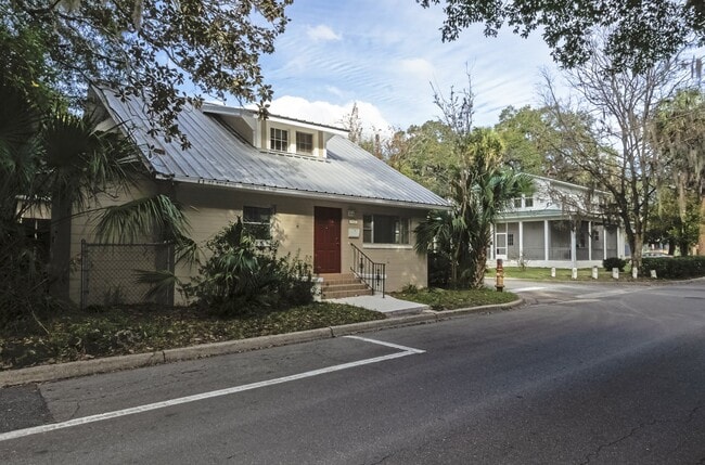 Photo - 402 NW 3rd Ave