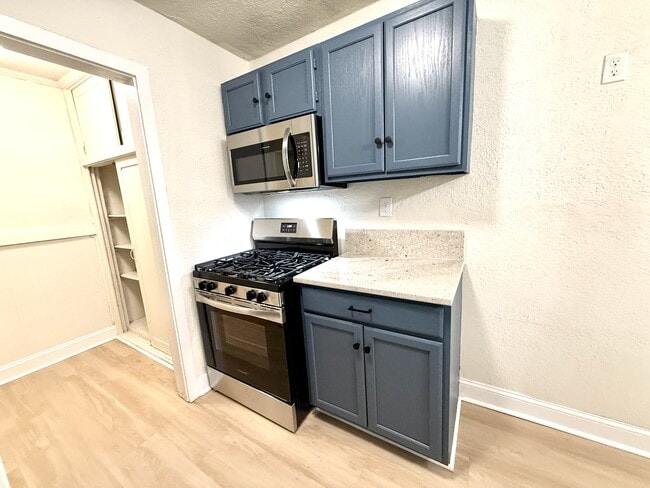 Photo - 705 10th Ave NW