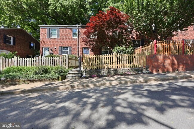 Building Photo - 2916 Sycamore St