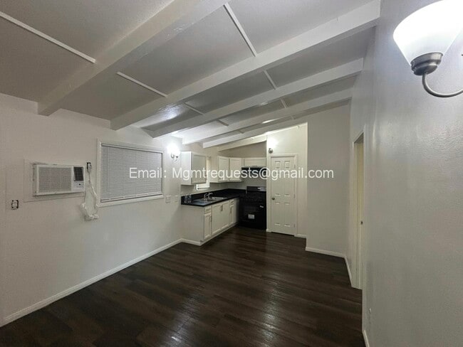 Building Photo - 1180 W Valencia Dr Unit 1184