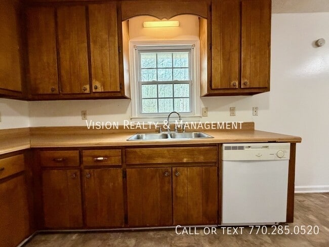 Photo - 130 Tyler Ln