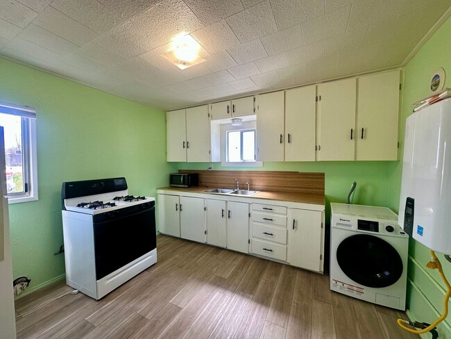 Hard to find 1bdrm, 1 bath house 2.5 miles... - Hard to find 1bdrm, 1 bath house 2.5 miles...