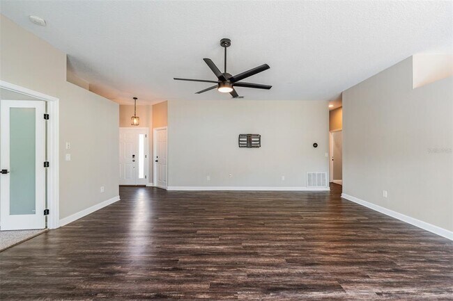 Photo - 714 Satin Leaf Ave