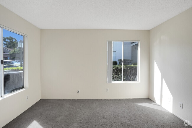 1 BR, 1 BA - 528 SF