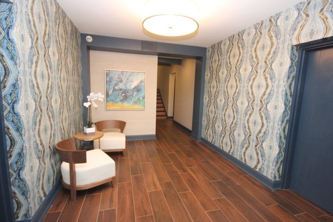 Building Photo - HIGHLAND MANOR APARTMENTS -- 020