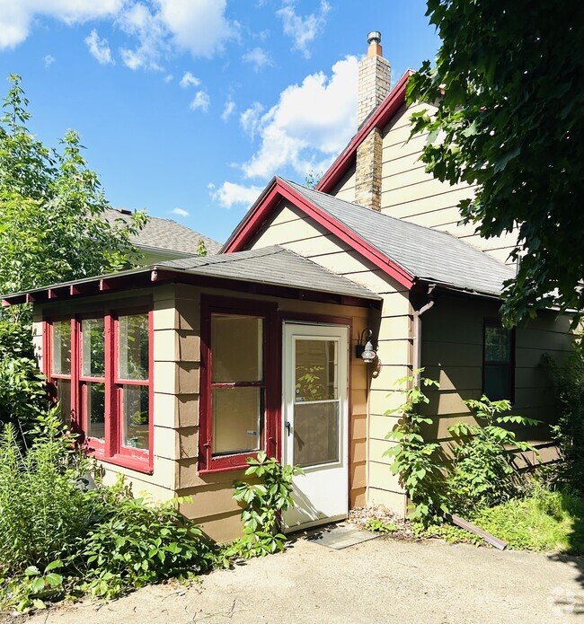 Building Photo - 3810 Jackson St NE Rental