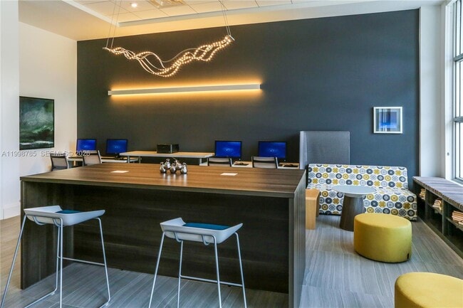 Photo - 805 SE 3rd Ave Unidad 114