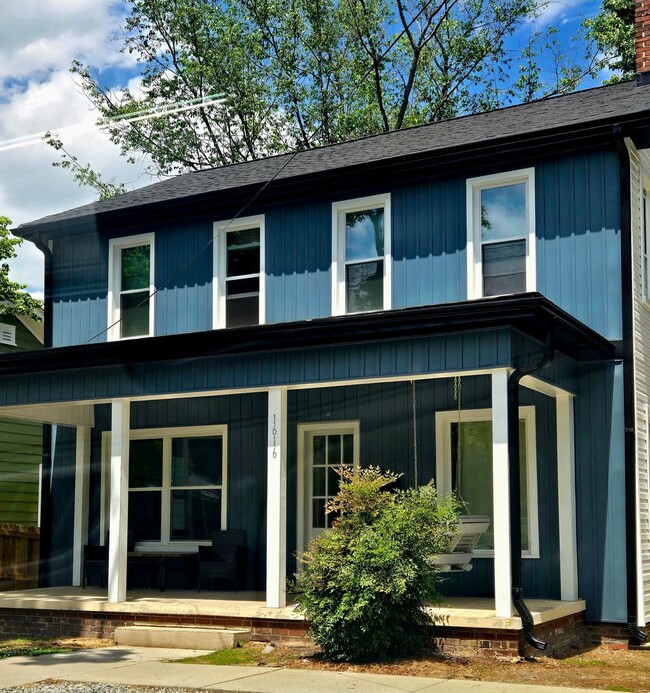 Building Photo - 5 bedroom rental minutes from UNCG