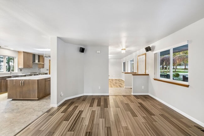 Photo - Immaculately maintained rambler in Sammamish with huge yard!!
