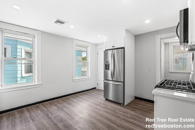 79 Pleasant St Unit 3