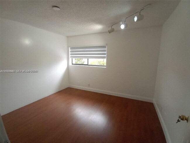 Photo - 6533 NW 170th Ln