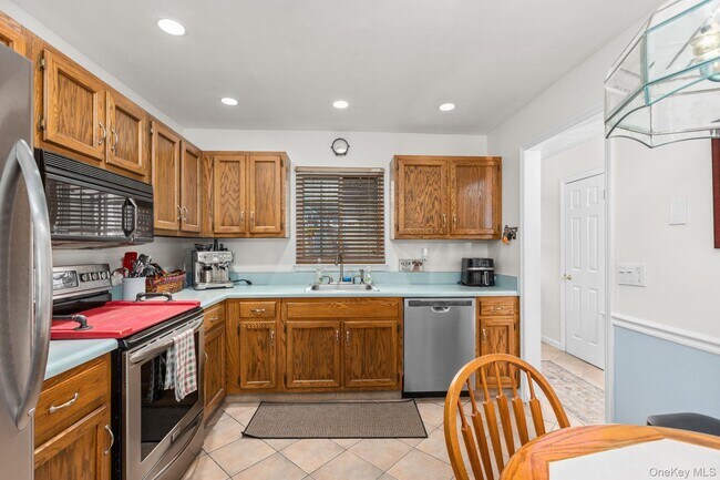 Photo - 702 Somerset Knoll