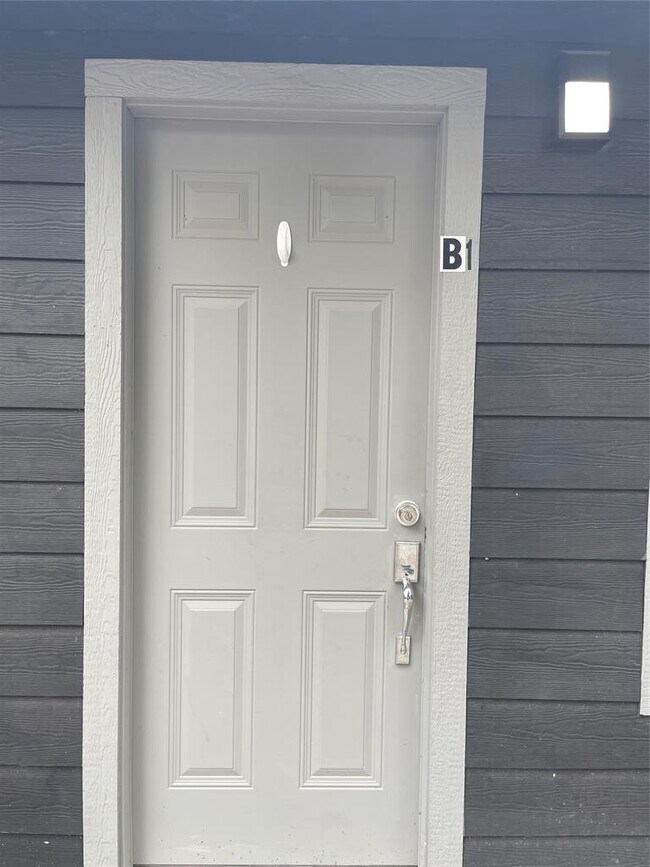 Building Photo - 9205 Georgian Dr