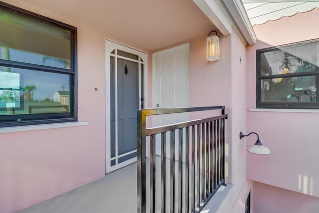 4706 Vista St Unit 1