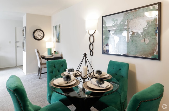 1BR, 1BA - 613 SF
