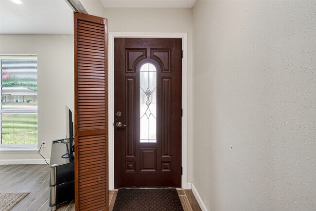Photo - 13629 Lynnwood Ln